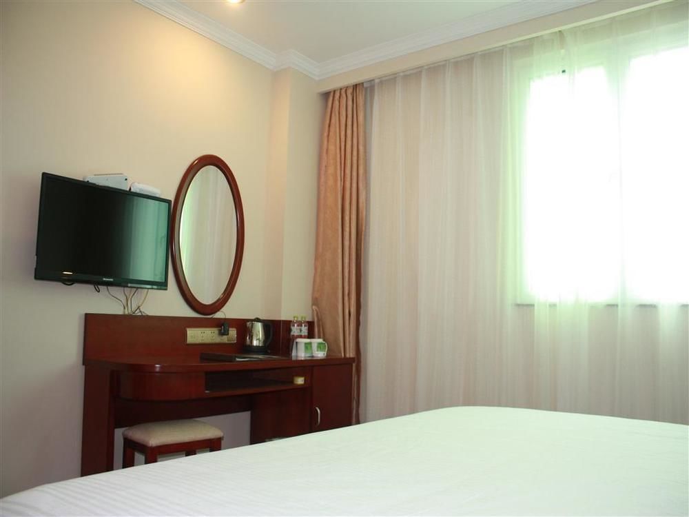 Greentree Wild Zoo Dachuan Freeway Express Hotel 2*